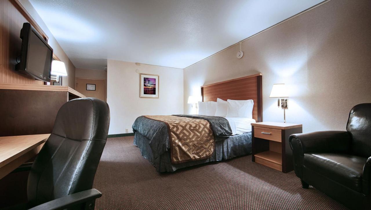 Magnuson Grand Columbus North Hotel Exterior photo