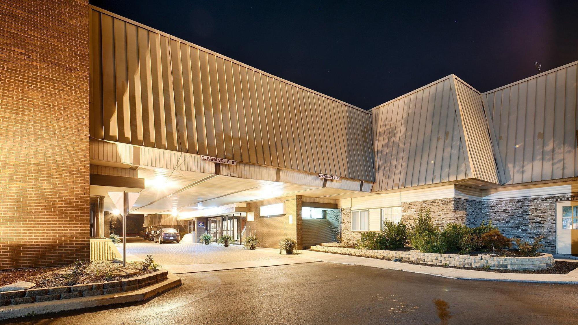 Magnuson Grand Columbus North Hotel Exterior photo