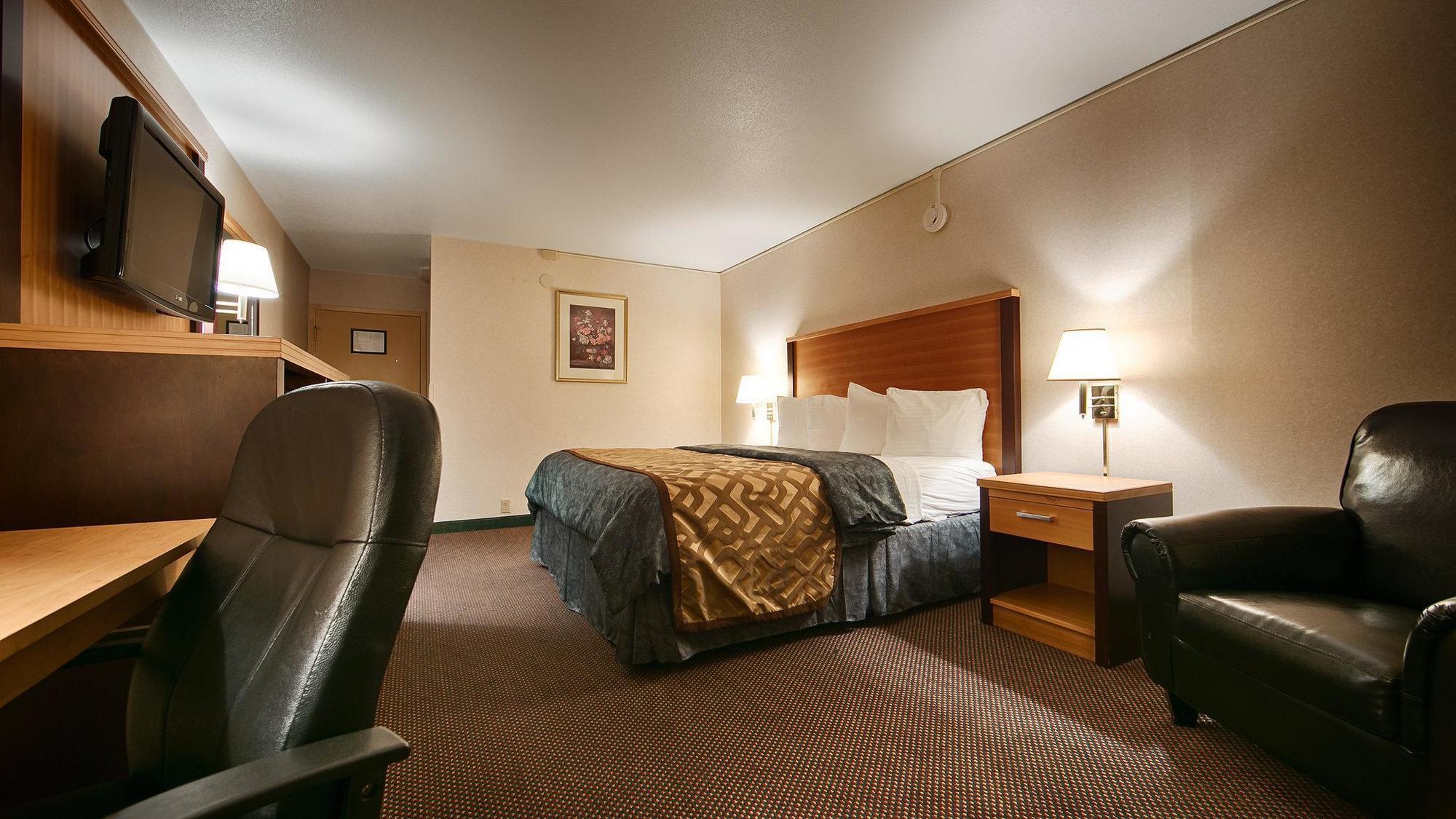 Magnuson Grand Columbus North Hotel Exterior photo