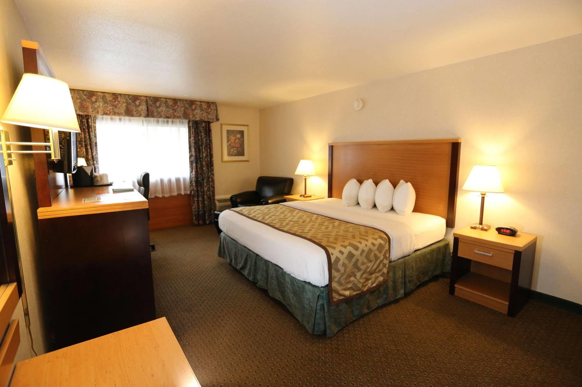 Magnuson Grand Columbus North Hotel Exterior photo